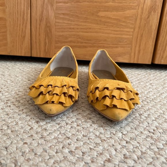 SEYCHELLES - Downstage Mustard Ruffled Flat - Good Condition - Picture 6 of 12